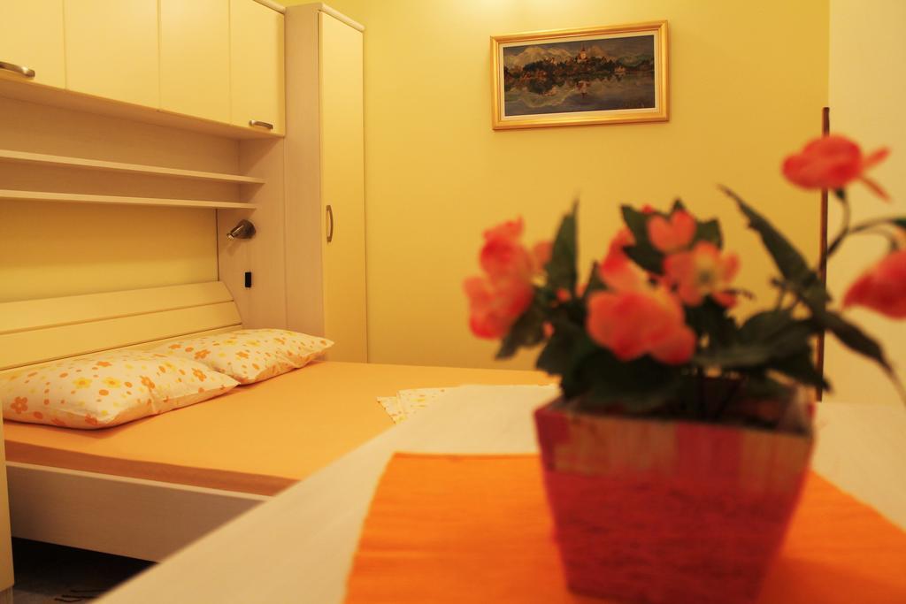 Apartments And Rooms Villa Mir Zaton  Eksteriør bilde